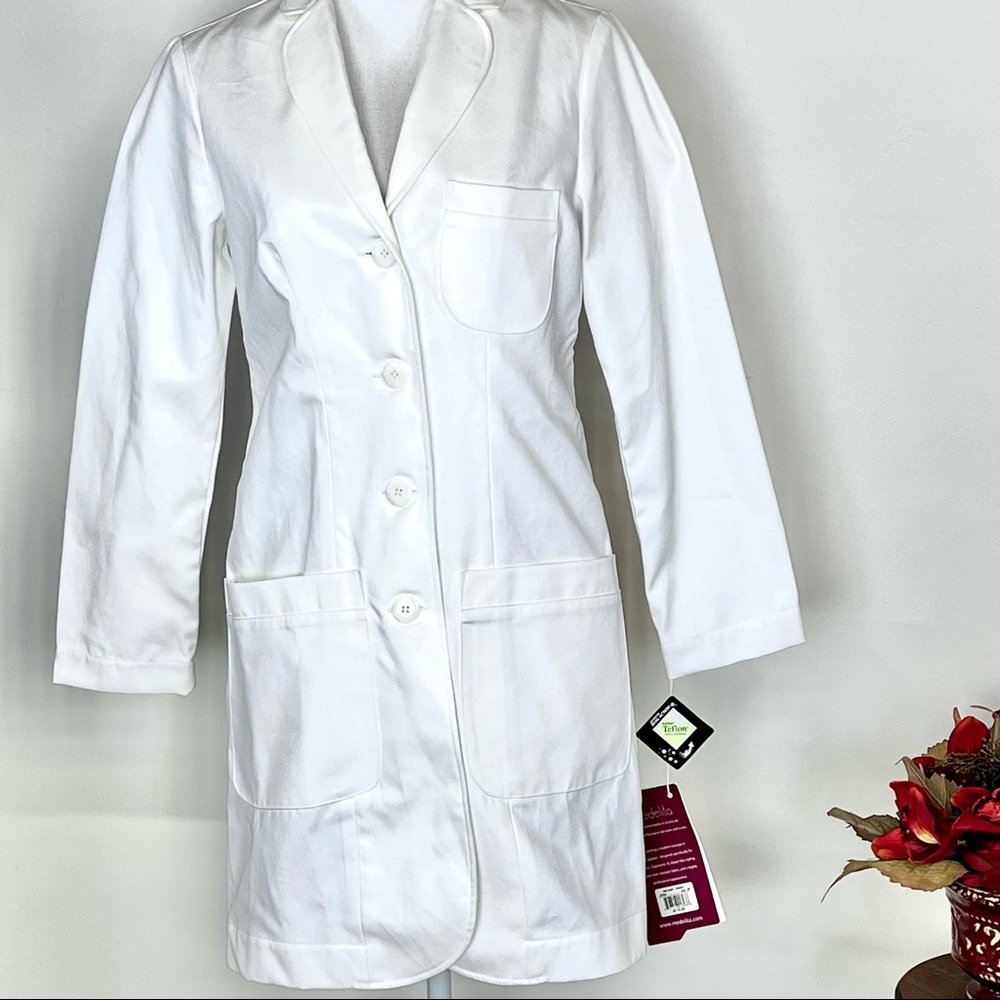 Sale💕MEDELITA Professional Ellody Lab Coat  Sz. 4